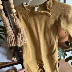 Knitted mustard sleeper